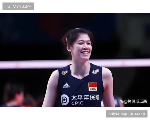 李盈莹训练完随手啃个鸡腿，这自律和胃口真不冲突啊？