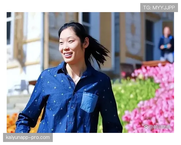 朱婷随手一拍像隔壁姑娘?别逗了,那只行李箱比我家还阔绰 朱婷随手一拍像隔壁姑娘?别逗了,那只行李箱比我家还阔绰