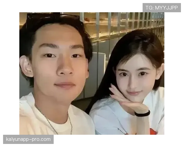苏翊鸣训练完直接啃冰棍,这自律和随性也太反差了 苏翊鸣训练完直接啃冰棍,这自律和随性也太反差了
